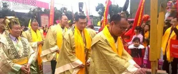 大家都看看，刘皇叔清明节是怎样祭祖的