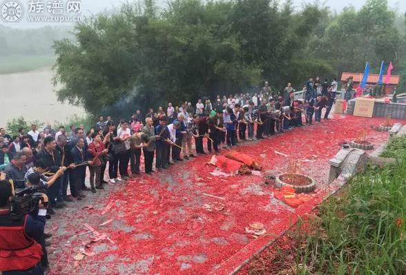 广东何氏宗亲高要祭拜 桃溪何珃始祖